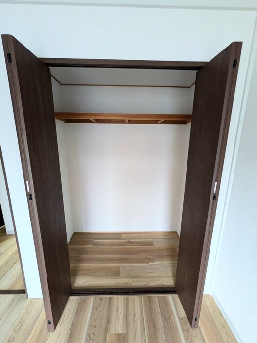 物件内観写真2　(収納)