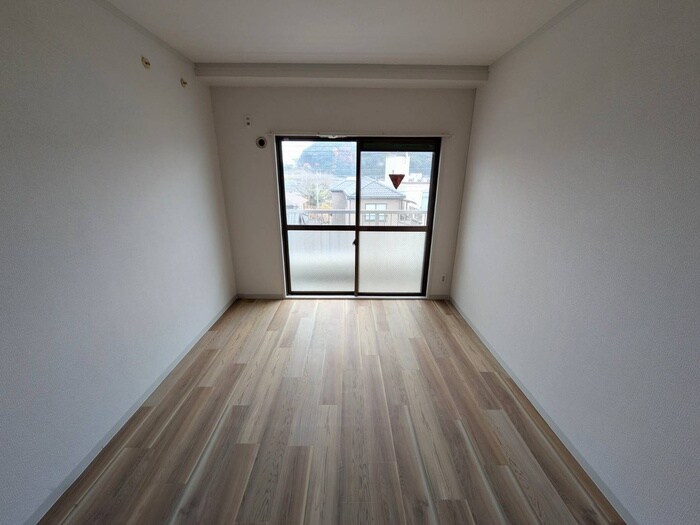 物件内観写真8　(室内からの展望)