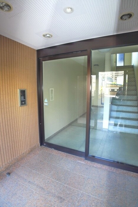 物件外観写真4　(エントランス部分)