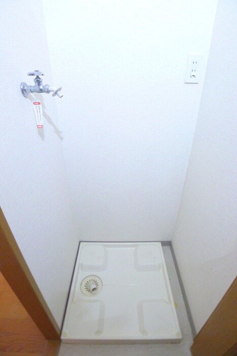 物件内観写真13　(洗濯機置場)