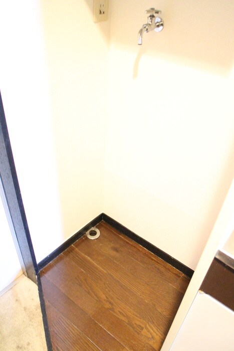 物件内観写真12　(洗濯機置場)