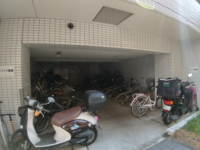 物件外観写真2　(駐輪場)