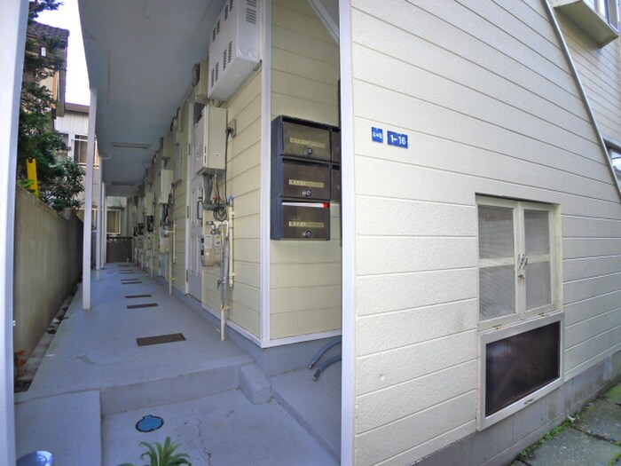 物件外観写真3　(エントランス部分)