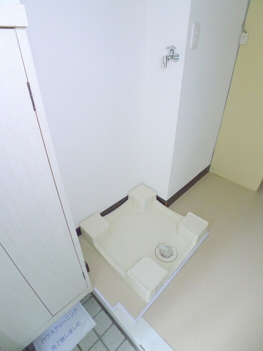 物件内観写真7　(洗濯機置場)