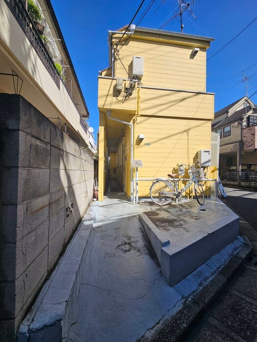 物件外観写真5　(エントランス部分)