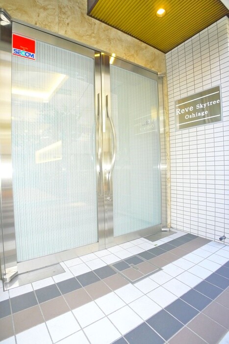 物件外観写真3　(エントランス部分)