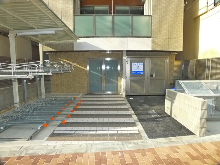 物件外観写真4　(エントランス部分)