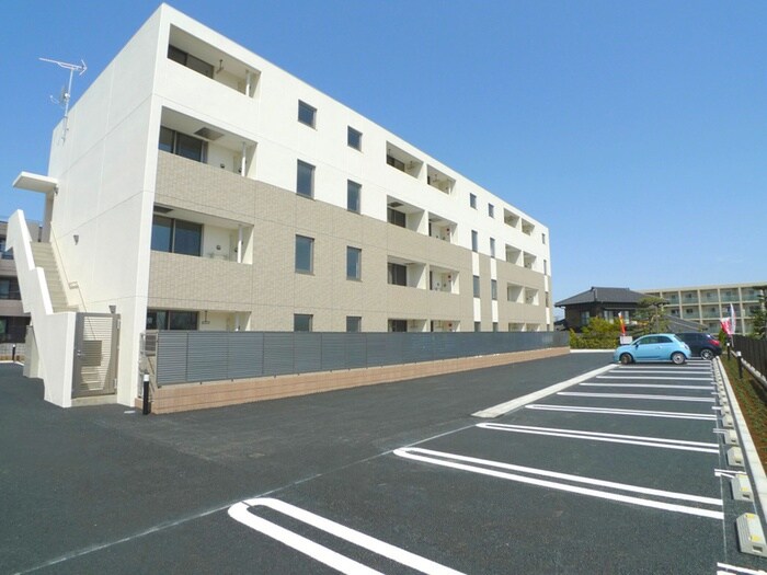 物件外観写真3　(駐車場)