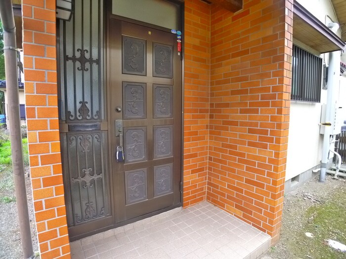 鴻巣市宮前戸建のエントランス部分