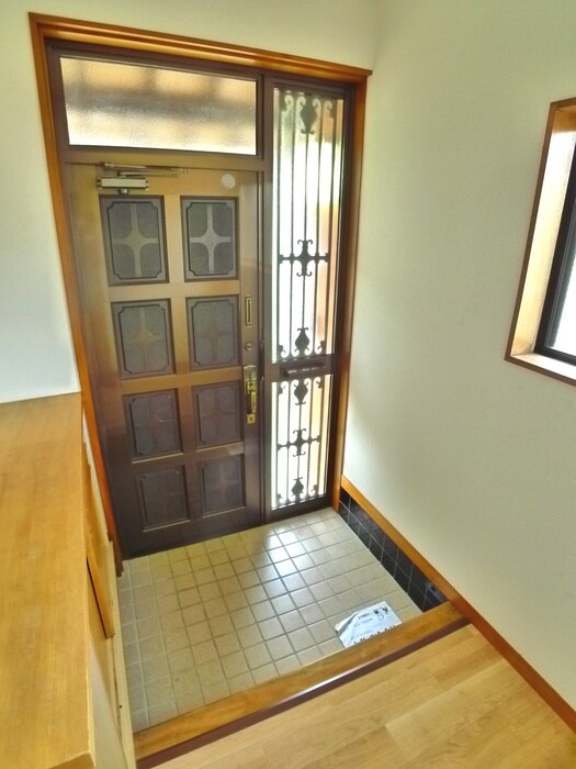 物件内観写真14　(玄関)