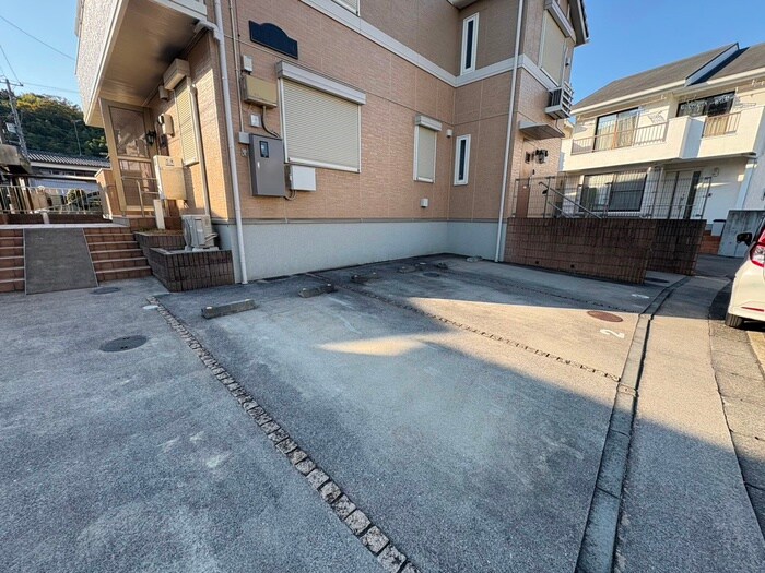 物件外観写真2　(駐車場)