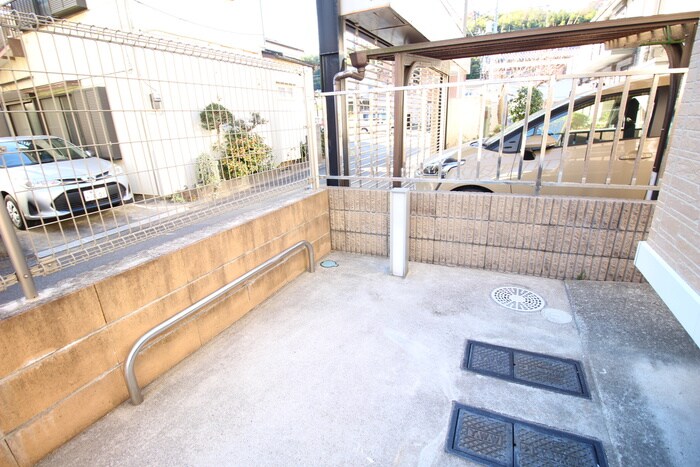 物件外観写真3　(駐輪場)