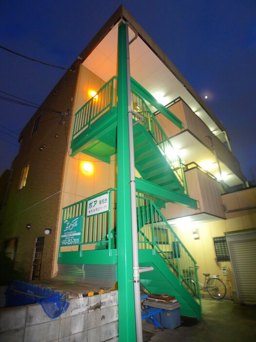 物件外観写真3　(エントランス部分)