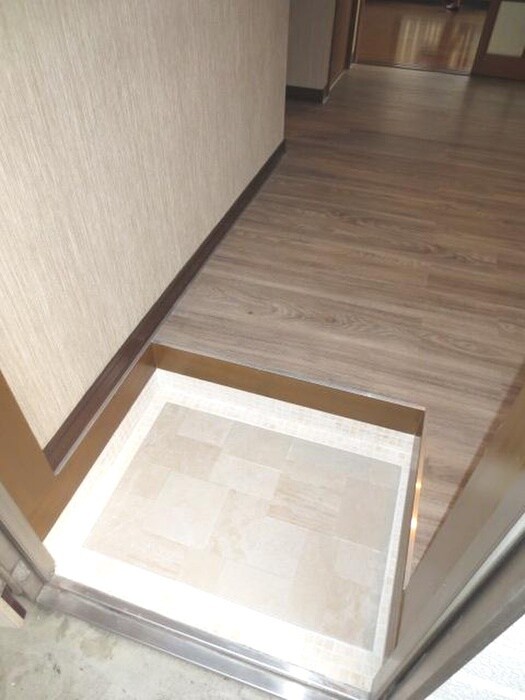 物件内観写真13　(玄関)