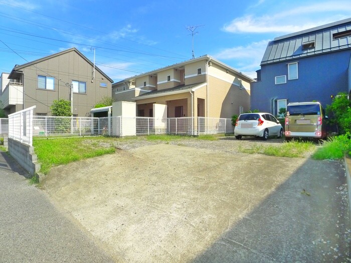 物件外観写真3　(駐車場)