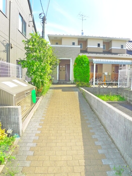 物件外観写真5　(エントランス部分)