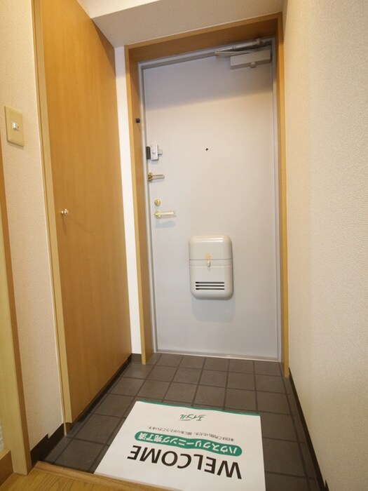 物件内観写真11　(玄関)