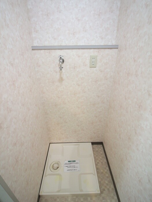 物件内観写真12　(洗濯機置場)