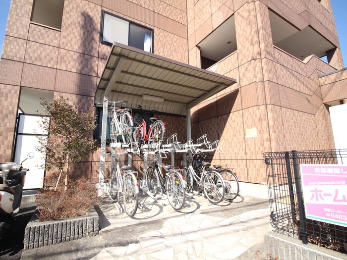 物件外観写真3　(駐輪場)