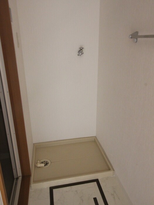 物件内観写真14　(洗濯機置場)