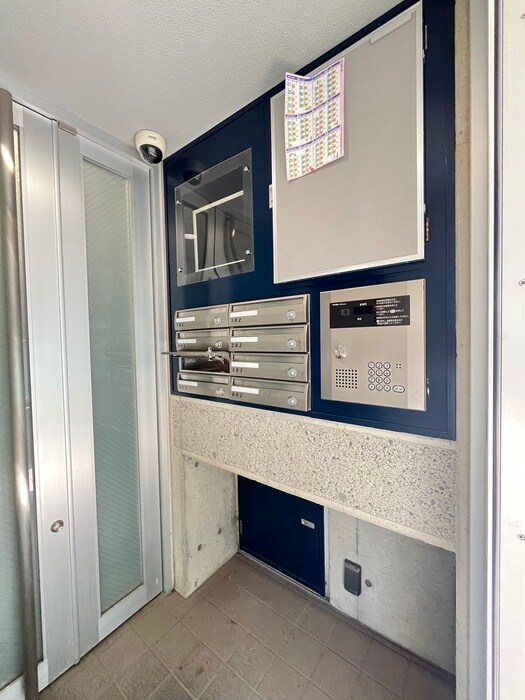 物件外観写真4　(エントランス部分)