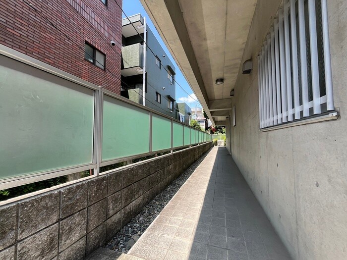 物件外観写真5　(エントランス部分)