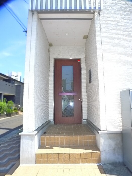 物件外観写真4　(エントランス部分)