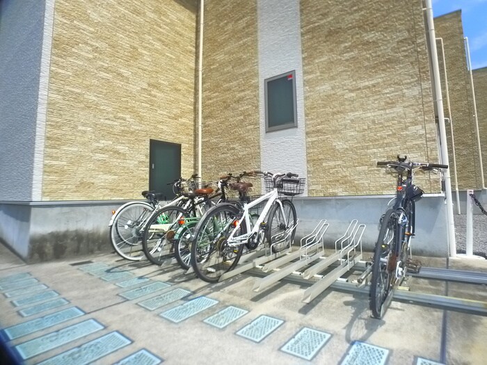 物件外観写真5　(駐輪場)