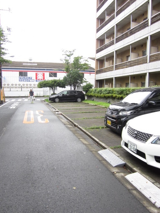 物件外観写真2　(駐車場)