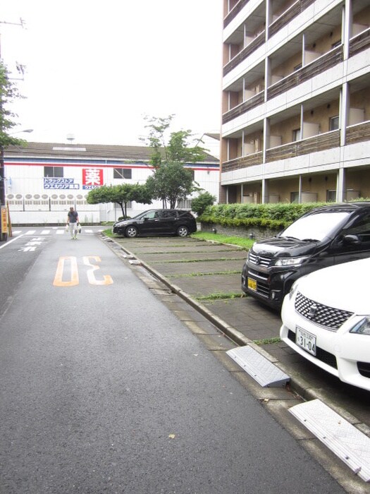 物件外観写真2　(駐車場)