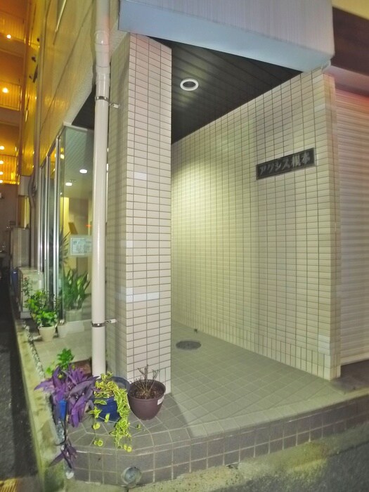 物件外観写真2　(エントランス部分)