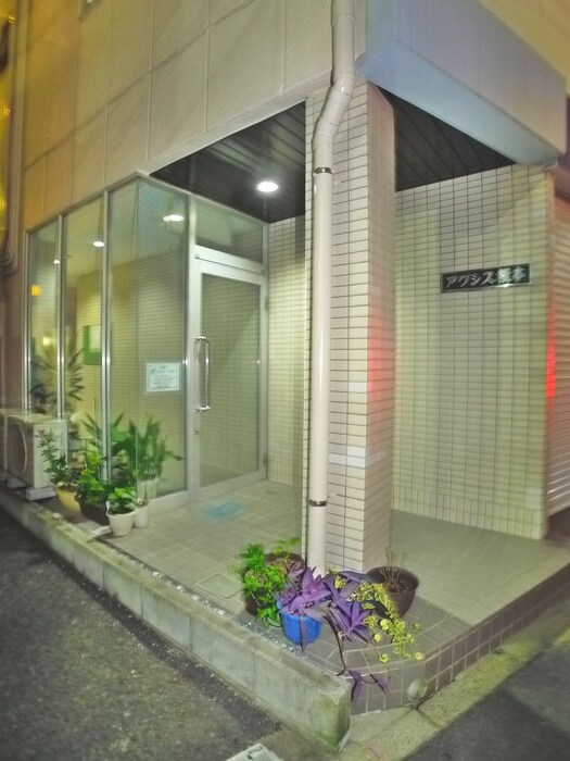 物件外観写真6　(エントランス部分)