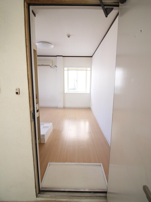 物件内観写真11　(玄関)