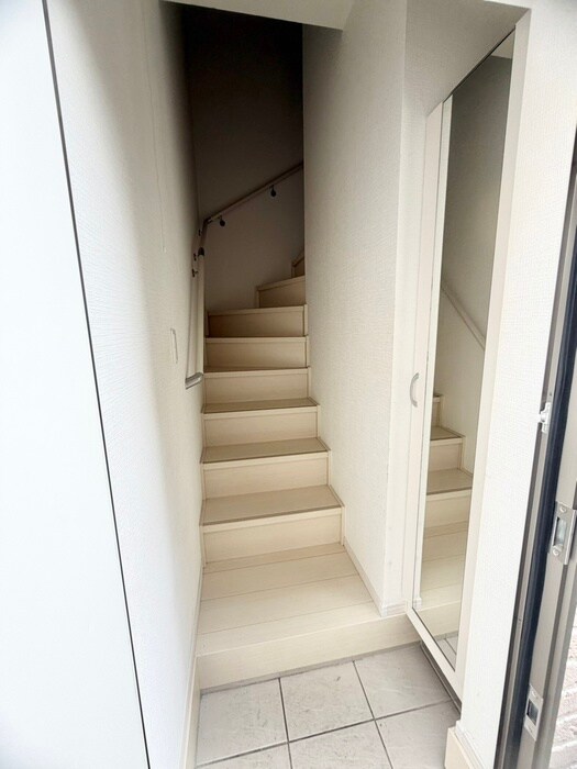 物件内観写真14　(玄関)