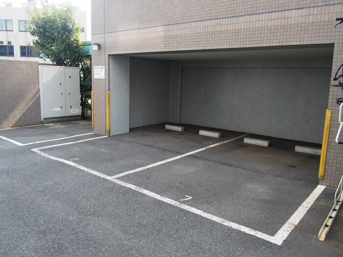 物件外観写真6　(駐車場)