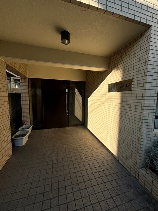 物件外観写真6　(エントランス部分)