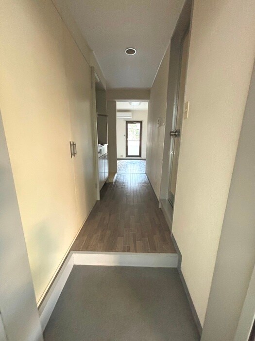 物件内観写真10　(玄関)