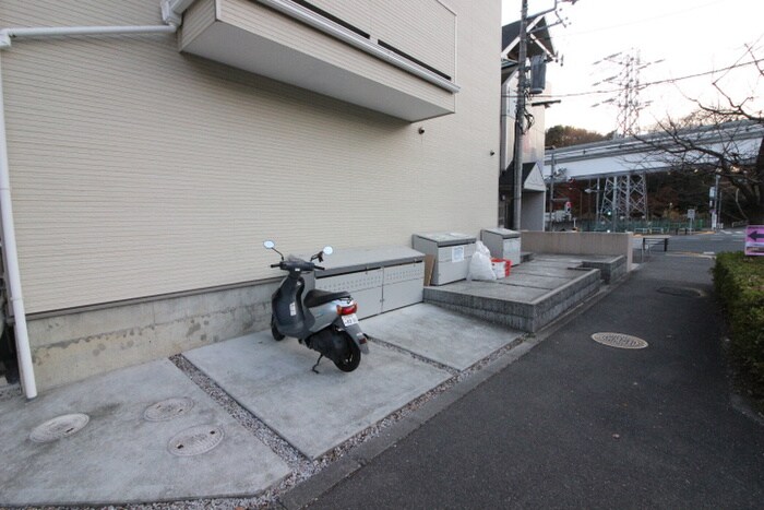 物件外観写真3　(駐輪場)