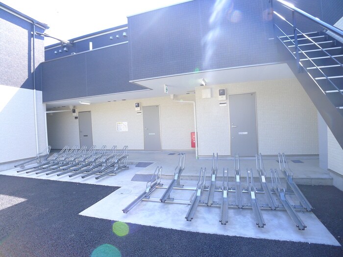 物件外観写真3　(駐輪場)