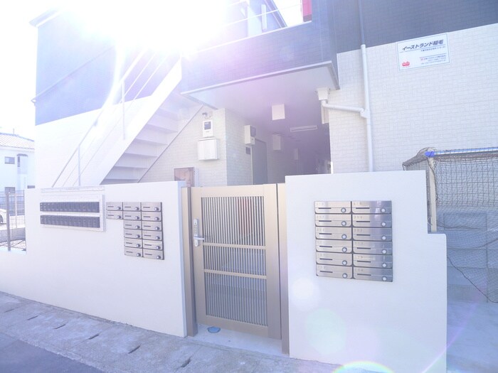 物件外観写真4　(エントランス部分)