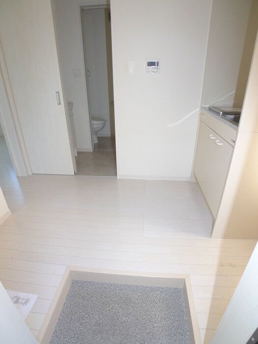 物件内観写真15　(玄関)