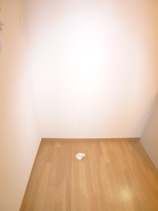 物件内観写真16　(洗濯機置場)