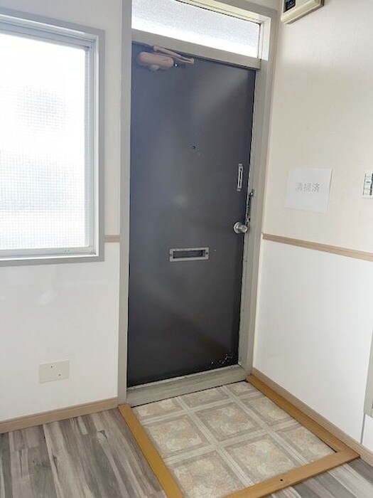 物件内観写真13　(玄関)