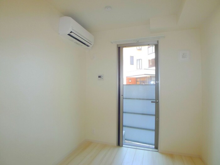 物件内観写真8　(室内からの展望)