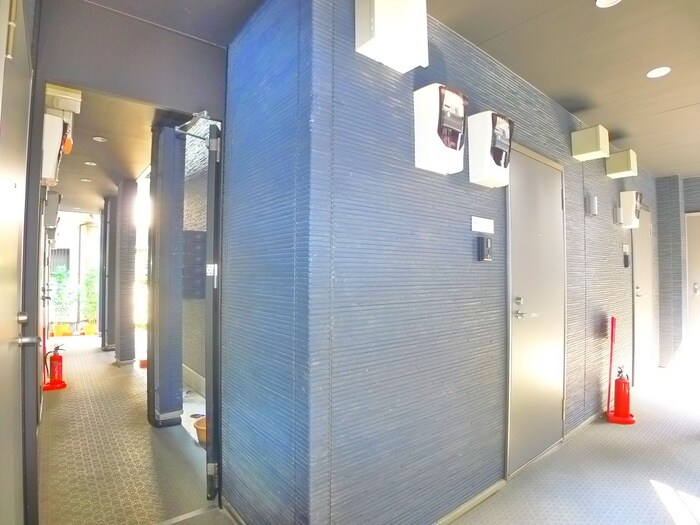 物件外観写真3　(エントランス部分)