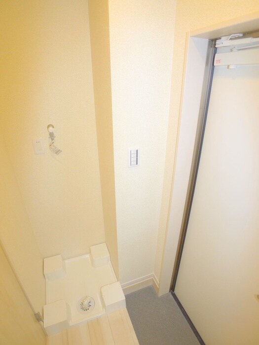 物件内観写真14　(洗濯機置場)