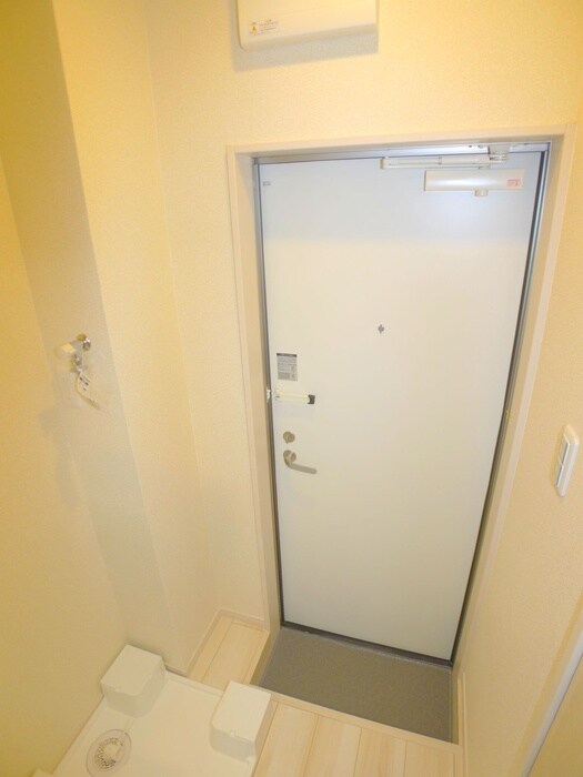 物件内観写真15　(玄関)