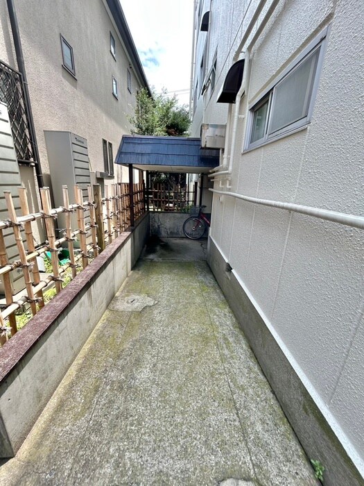 物件外観写真5　(エントランス部分)