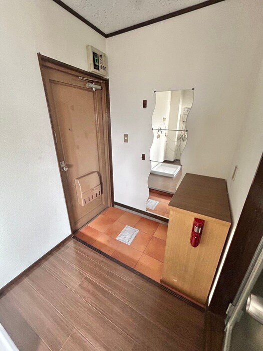 物件内観写真16　(玄関)