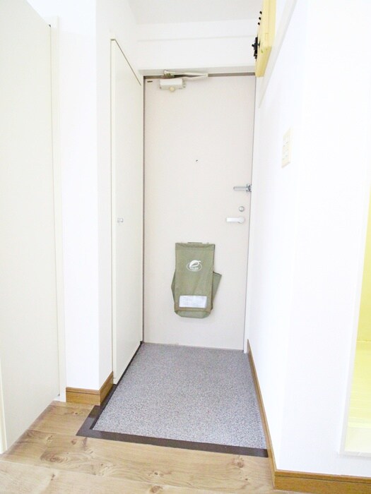 物件内観写真15　(玄関)